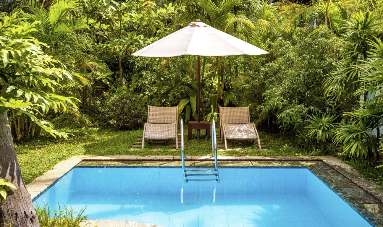 Pool opening and closing service for seasonal maintenance